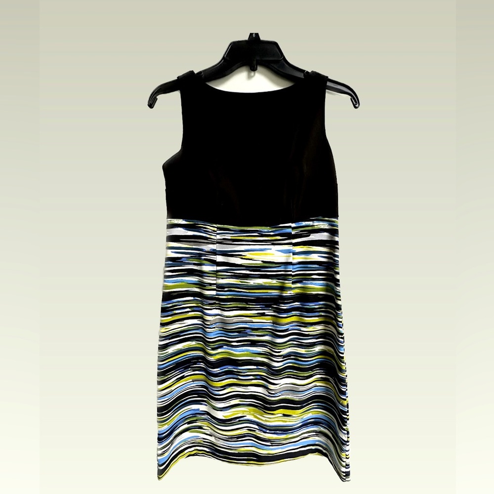 Size 6 slim fitting dress for work or any classy occasion